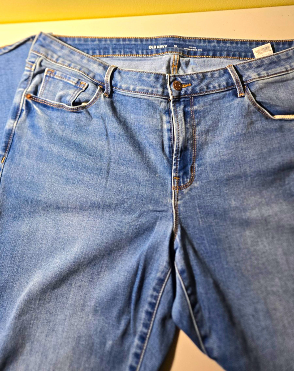 Old Navy Kicker Boot-Cut Jeans Mid-Rise Medium Wash Denim Women's Size 16